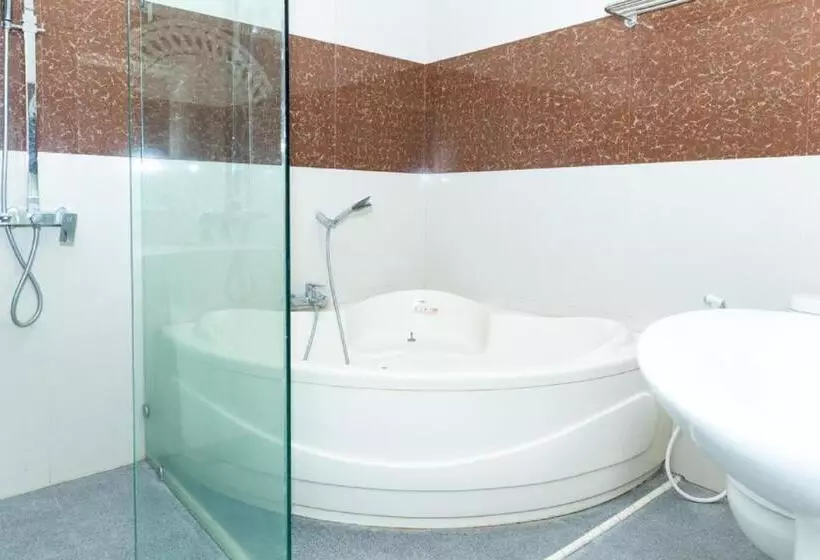 ペンション Reddoorz Premium @ Sea Residence Manado