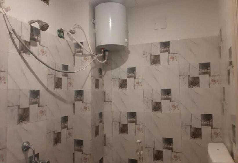 Hotel Goroomgo Shree Bhumi Puri