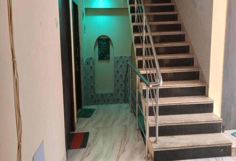 فندق Goroomgo Shree Bhumi Puri