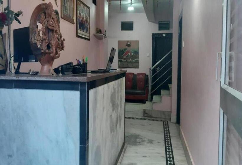 Hotel Goroomgo Shree Bhumi Puri