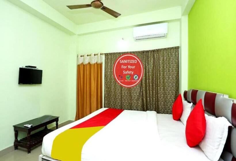 Hotel Goroomgo Shree Bhumi Puri