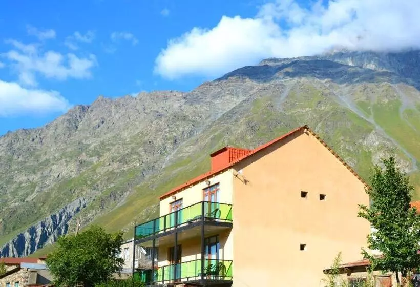 هتل North Kazbegi