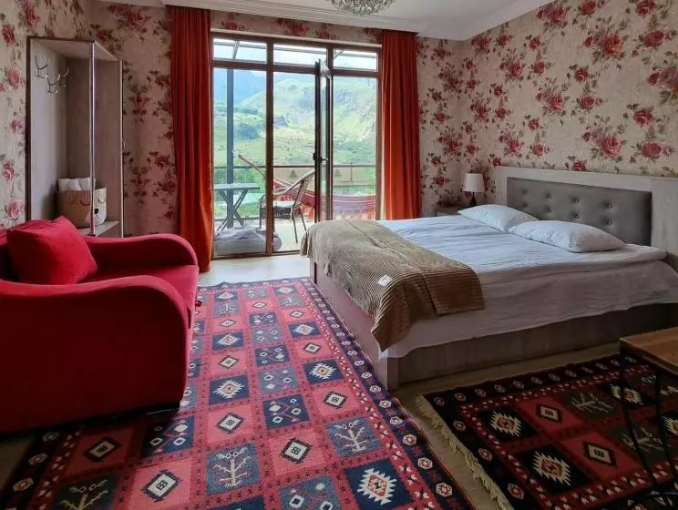 هتل North Kazbegi