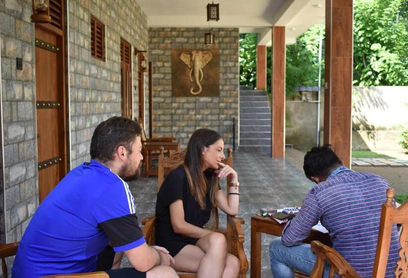 پانسیون Forest Edge Safari Villa