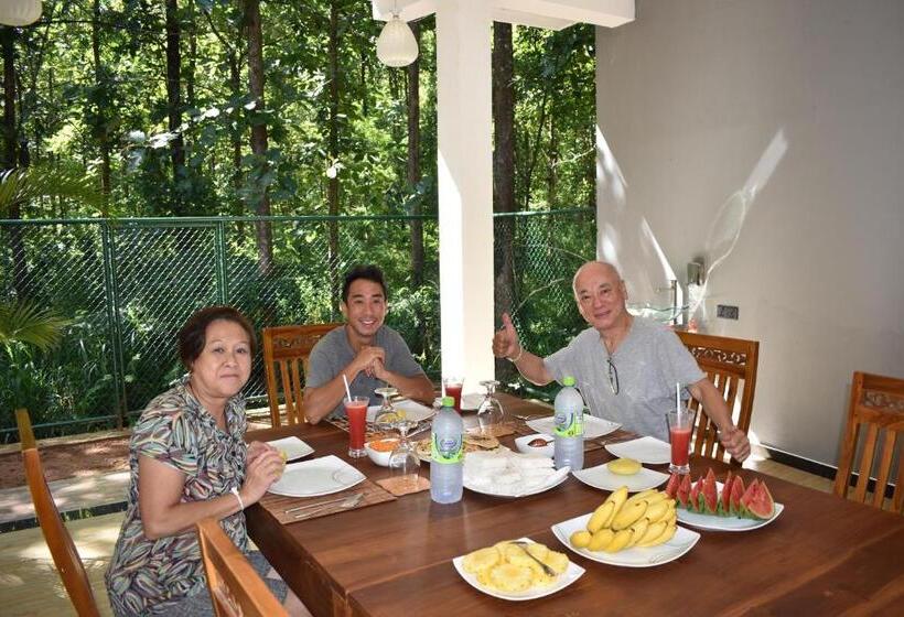 پانسیون Forest Edge Safari Villa