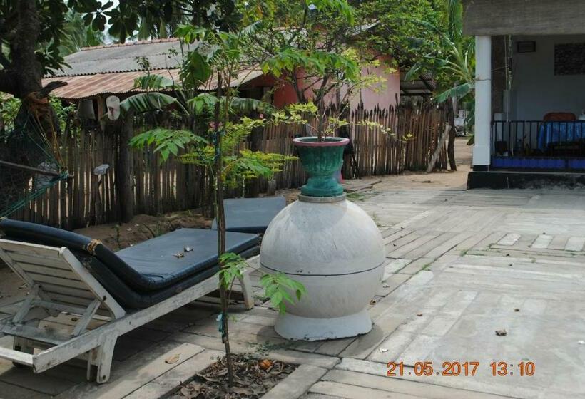 بنسيون Oceanic White House