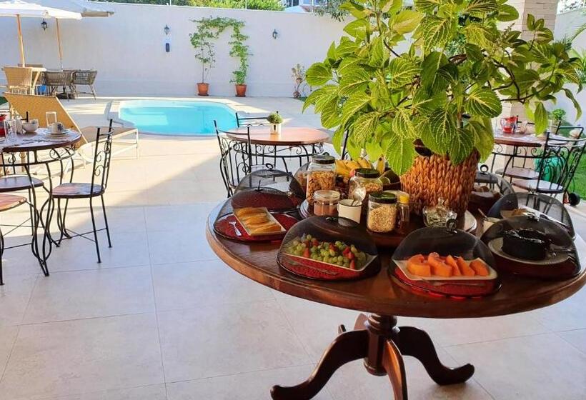 پانسیون Pousada Vila Santa Maria