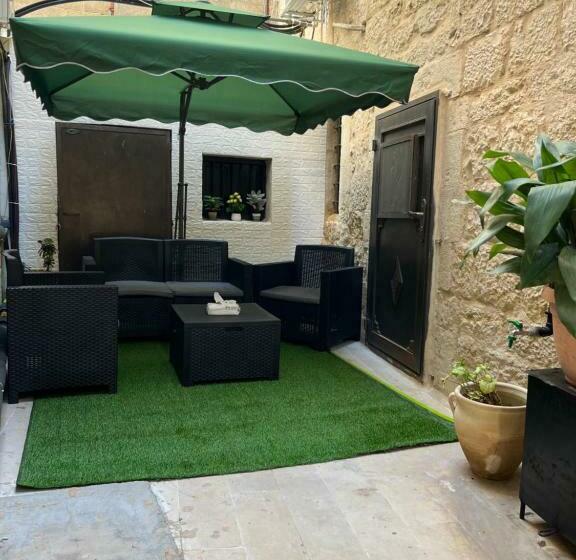 پانسیون Qandeel Dar Botto