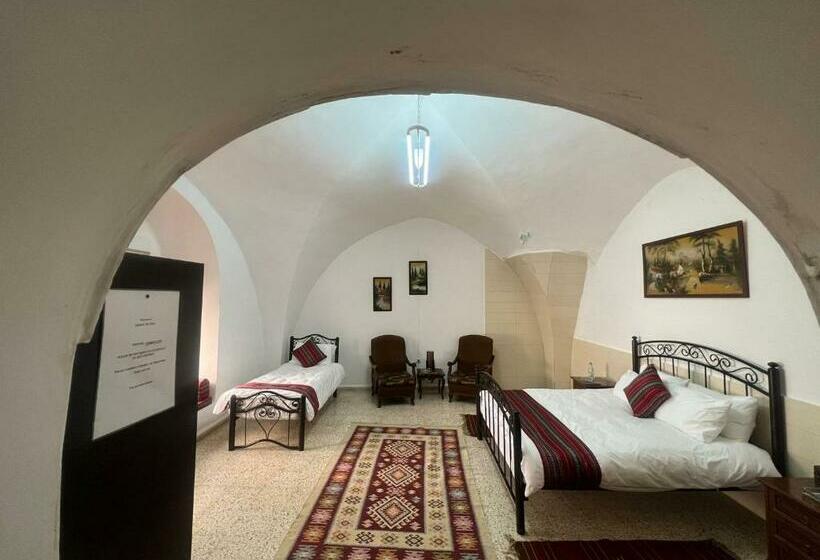 پانسیون Qandeel Dar Botto