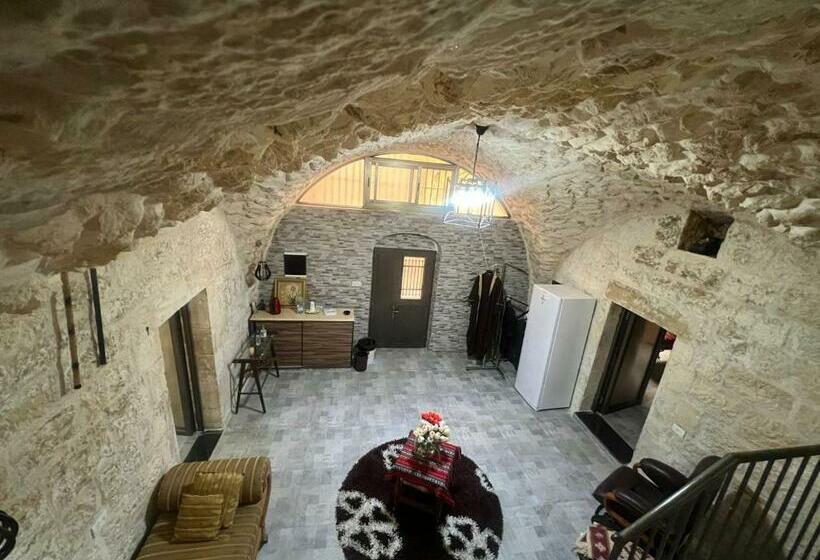 پانسیون Qandeel Dar Botto