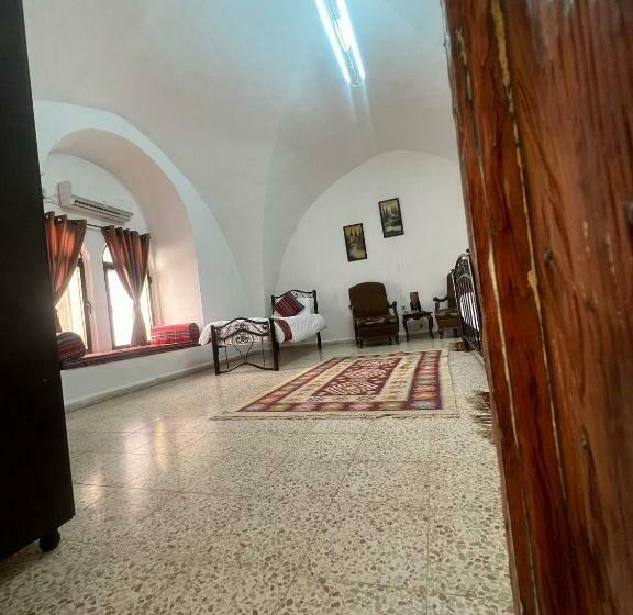 پانسیون Qandeel Dar Botto