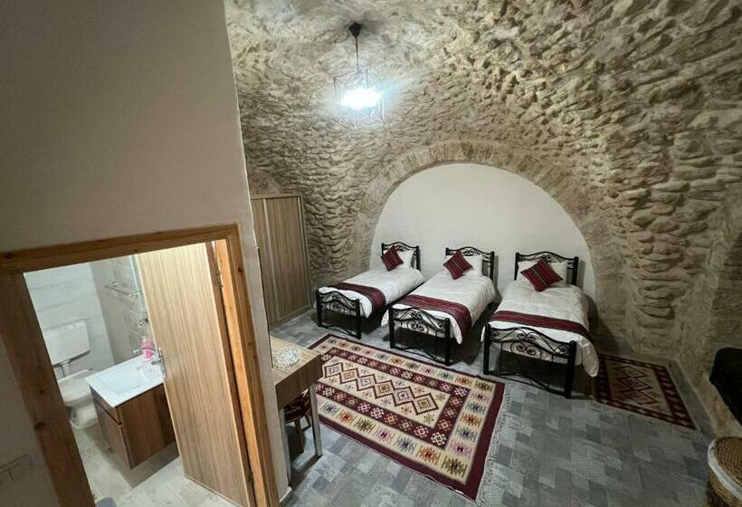 پانسیون Qandeel Dar Botto