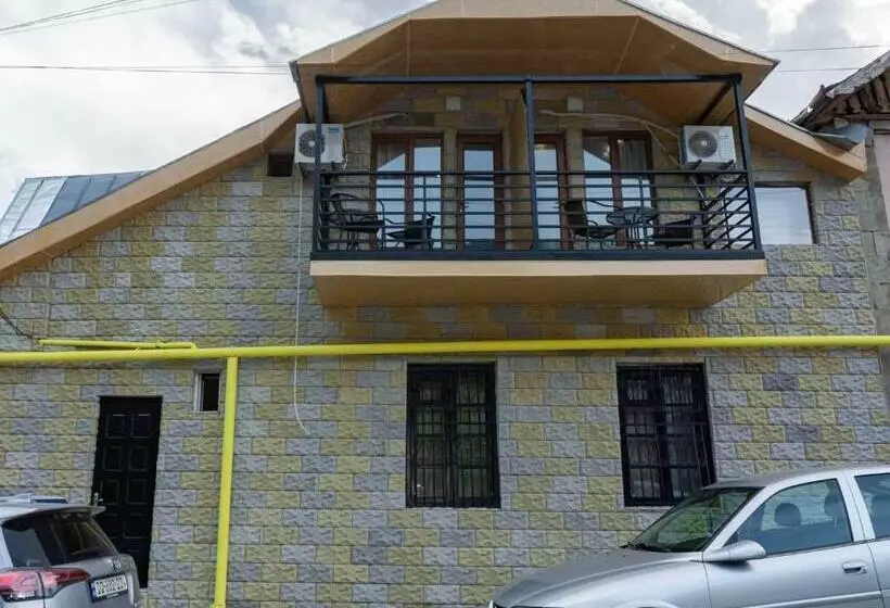 پانسیون Shera