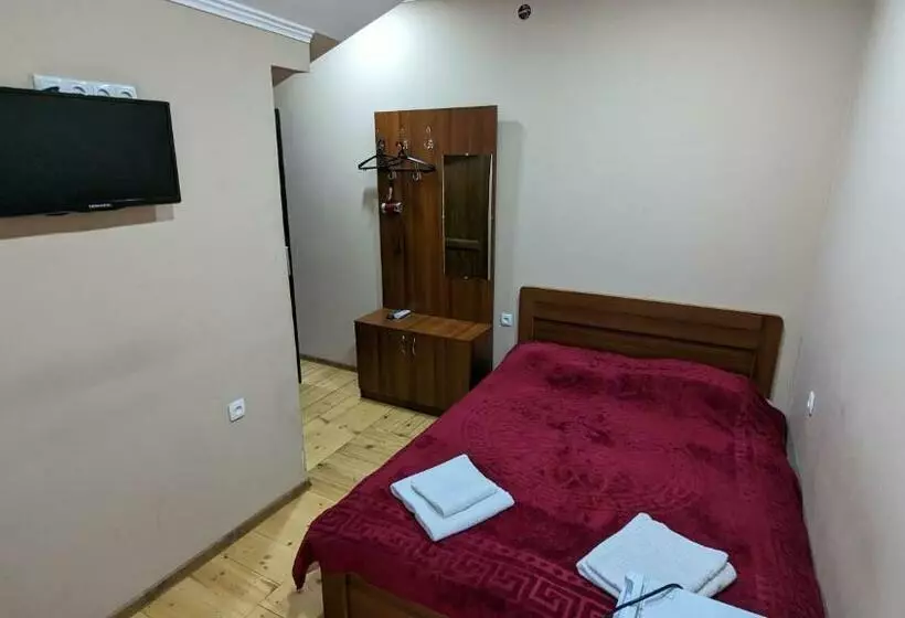 پانسیون Shera