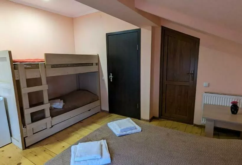 پانسیون Shera