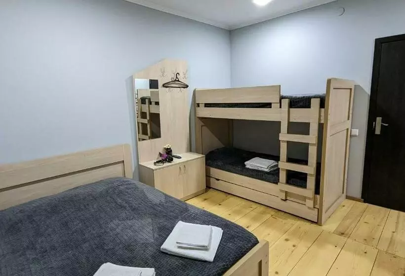 پانسیون Shera