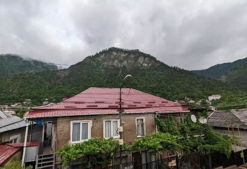 پانسیون Shera