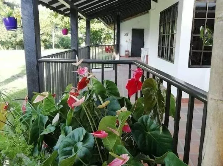 ベッドアンドブレックファースト Finca Campestre J&j