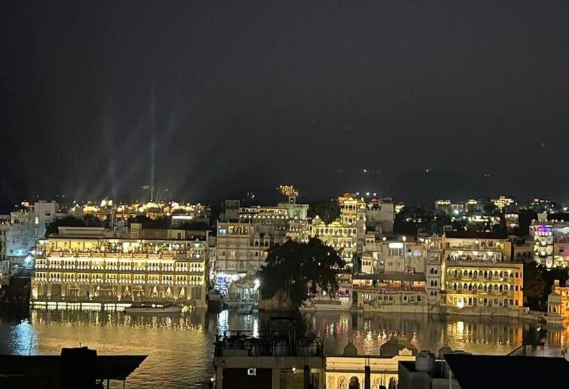 Bed and Breakfast Jag Niwas Guest House & Pure Veg Restaurant