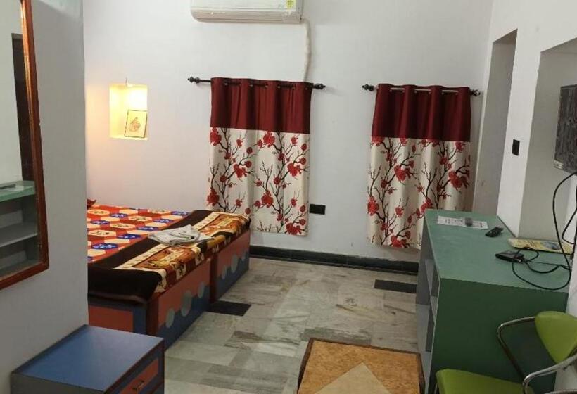 Bed and Breakfast Jag Niwas Guest House & Pure Veg Restaurant