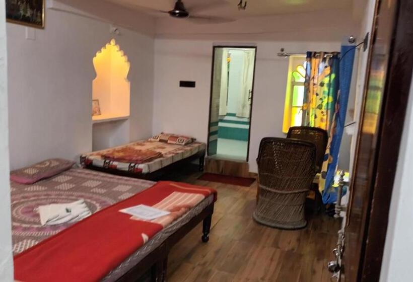 Bed and Breakfast Jag Niwas Guest House & Pure Veg Restaurant