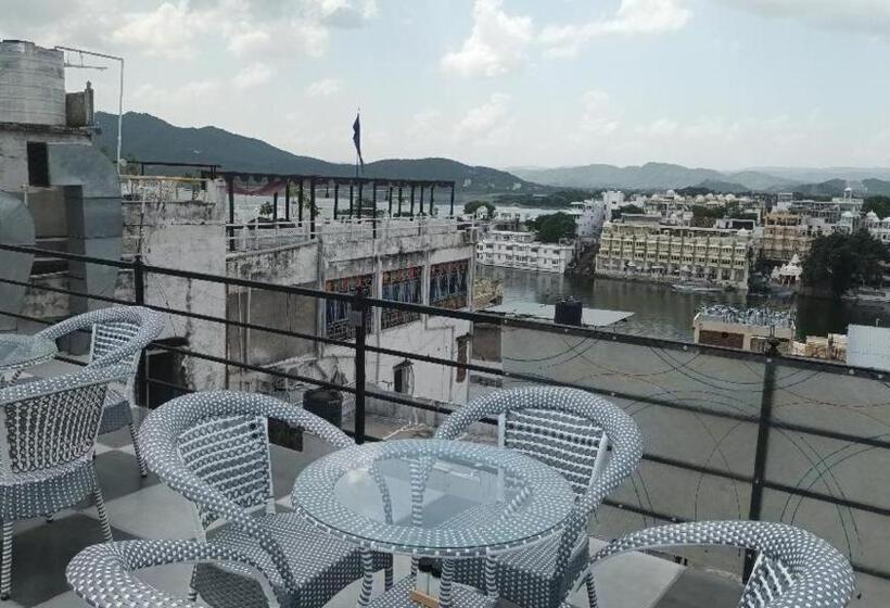 Bed and Breakfast Jag Niwas Guest House & Pure Veg Restaurant