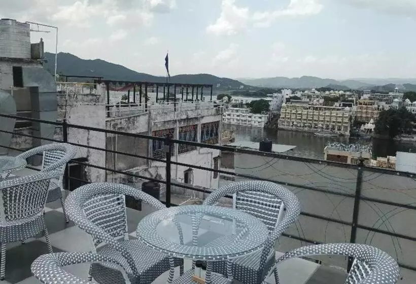 تختخواب و صبحانه Jag Niwas Guest House & Pure Veg Restaurant