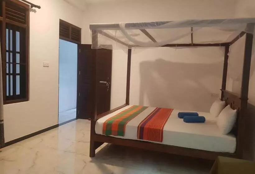 Aamiaismajoitus (B&B) Sea Port Hiriketiya