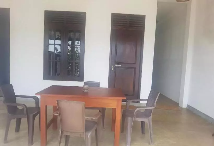 Aamiaismajoitus (B&B) Sea Port Hiriketiya