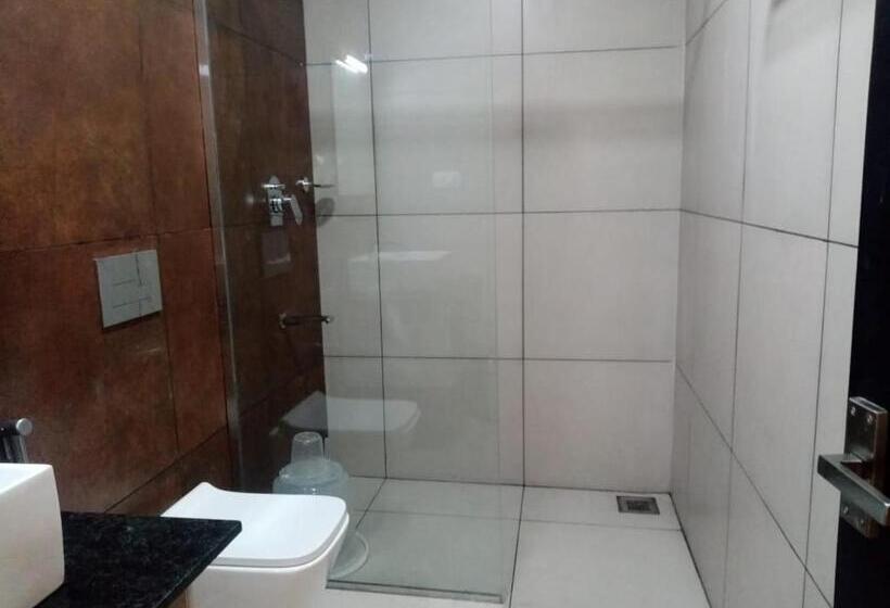 هتل Remanika Regency