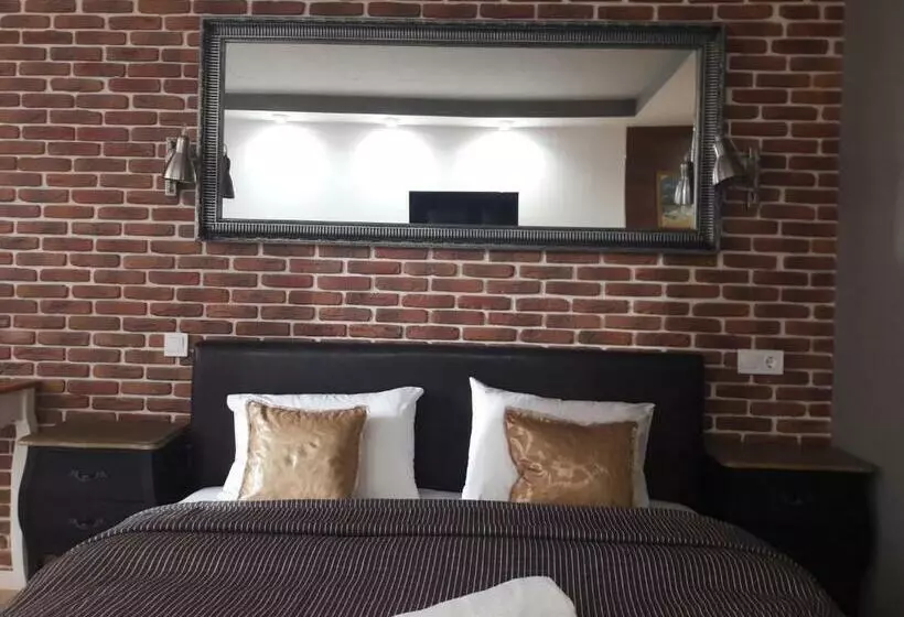 Mini Hotel On Demiivska