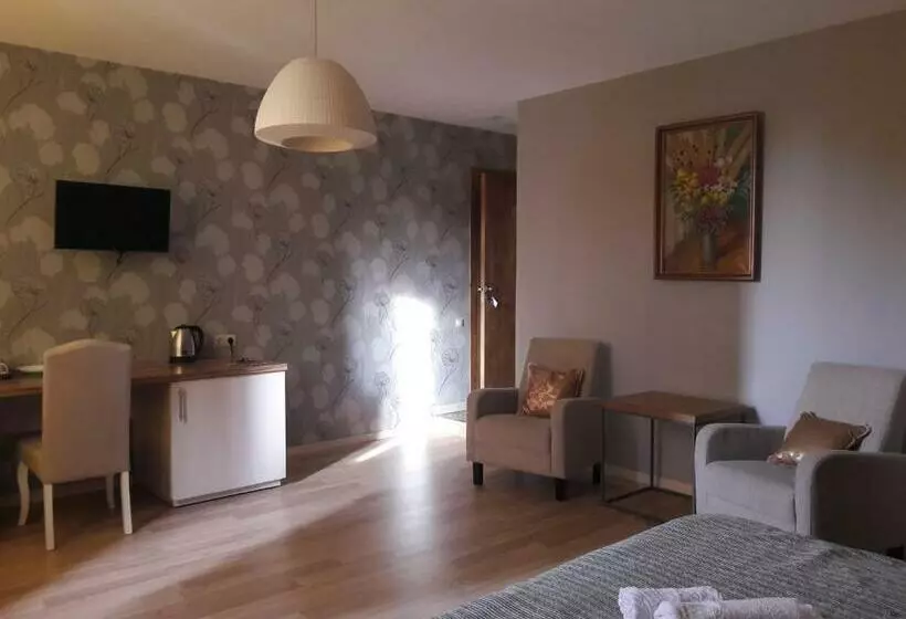 Mini Hotel On Demiivska