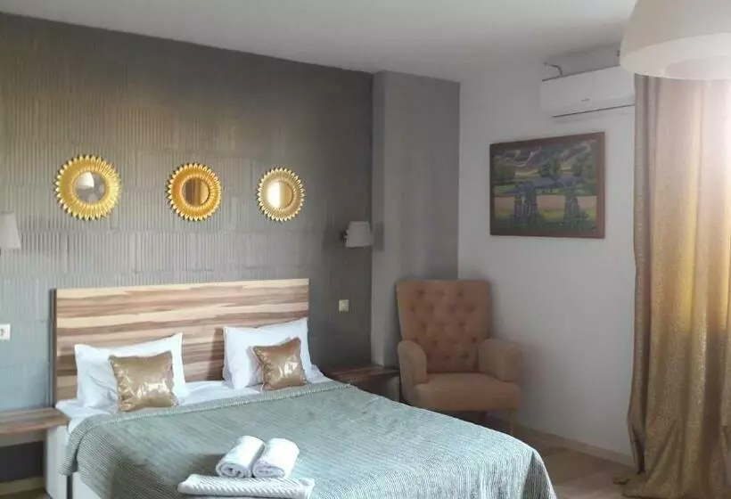 Mini Hotel On Demiivska