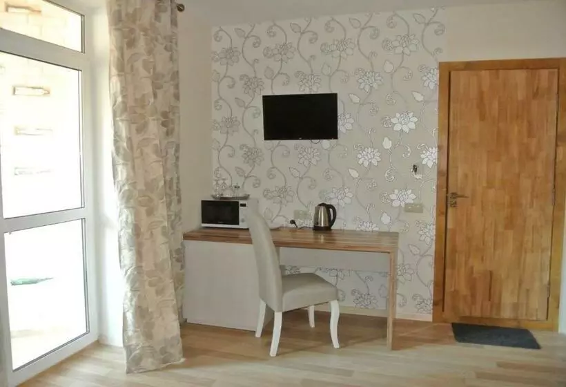 Mini Hotel On Demiivska