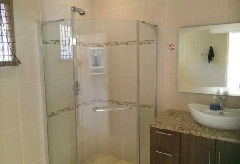 پانسیون Auberge Guest Lodge