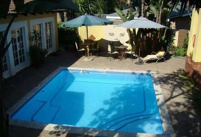 پانسیون Auberge Guest Lodge