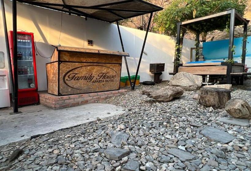 پانسیون Family House Rodadero