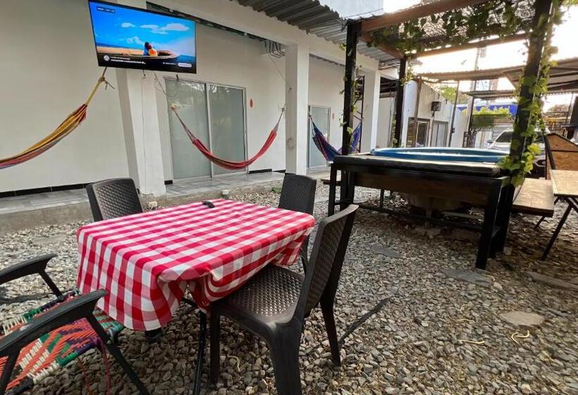 پانسیون Family House Rodadero