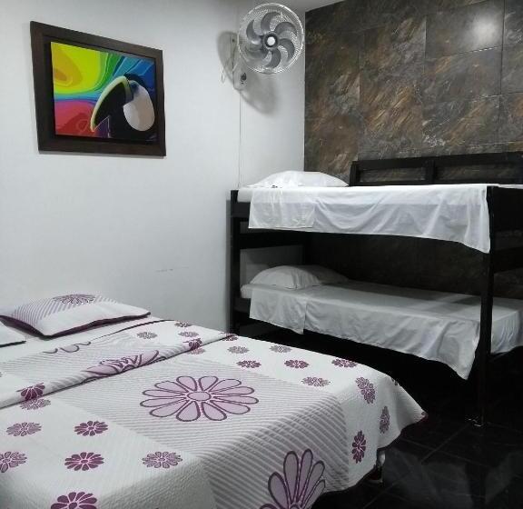 پانسیون Family House Rodadero