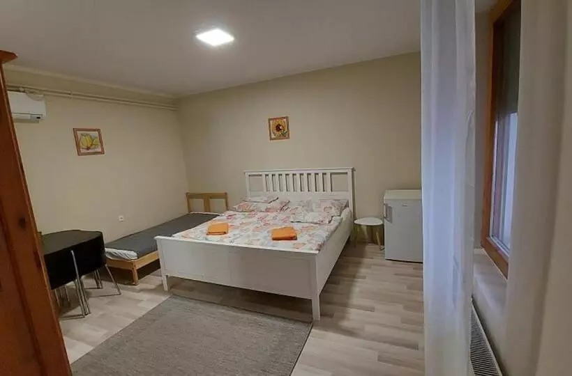 پانسیون Napsugár Vendégház