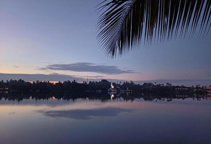 Pensió Villa River View