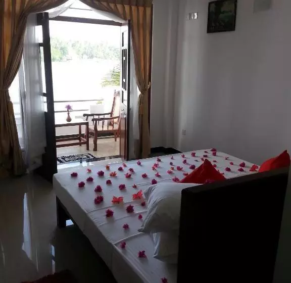 ペンション Villa River View