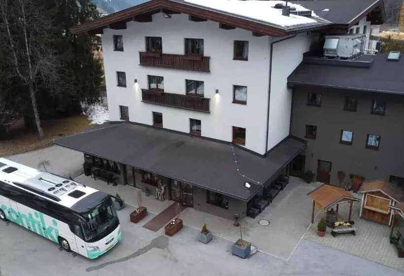 ホテル Contiki Haus Schöneck