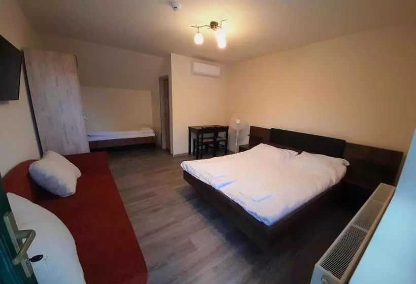 ベッドアンドブレックファースト Bársony Vendéglő és Panzió