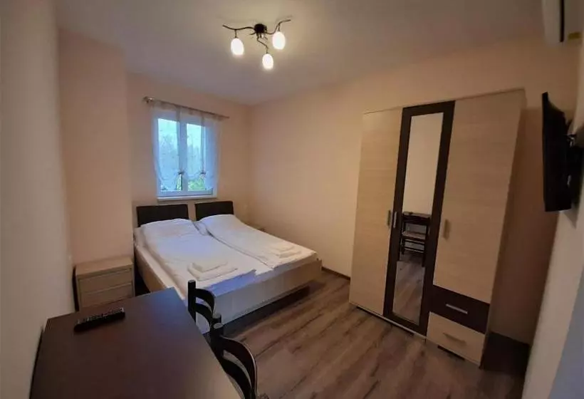 ベッドアンドブレックファースト Bársony Vendéglő és Panzió