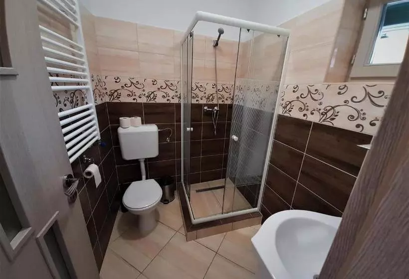 ベッドアンドブレックファースト Bársony Vendéglő és Panzió