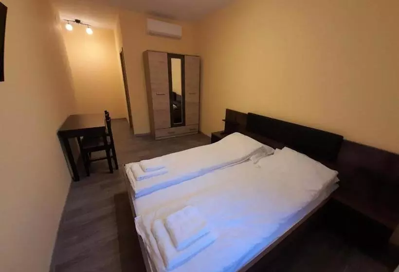 ベッドアンドブレックファースト Bársony Vendéglő és Panzió