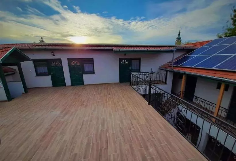 ベッドアンドブレックファースト Bársony Vendéglő és Panzió