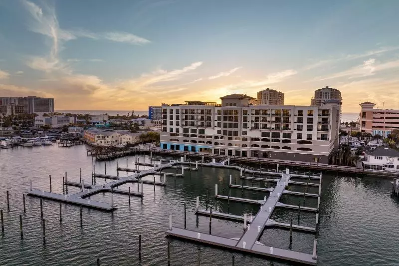 Hotelli Courtyard By Marriott Clearwater Beach