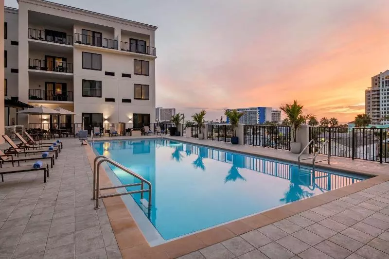 Hotelli Courtyard By Marriott Clearwater Beach